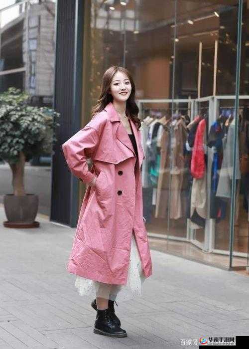 我妹妹今天穿着粉色衣服：展现可爱与甜美