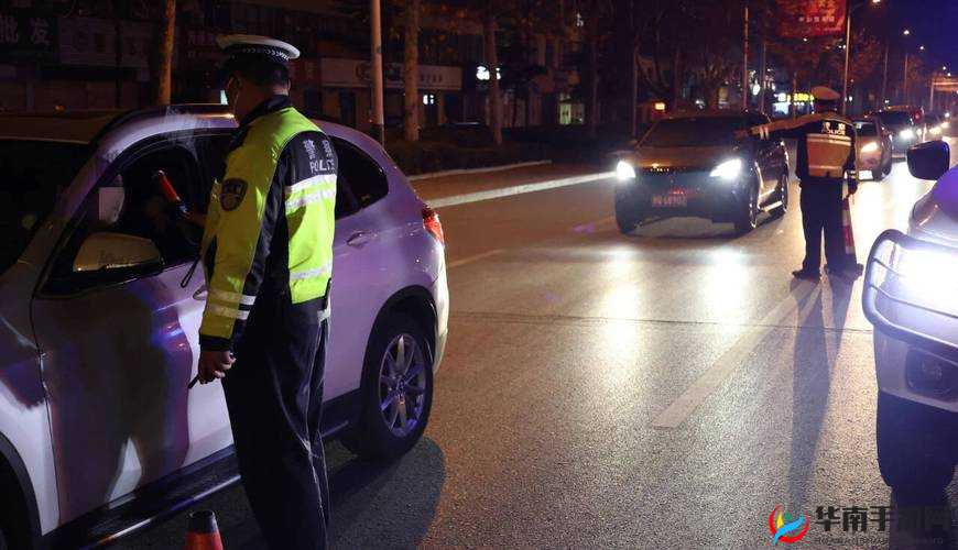 夜查酒驾：小 XUE 上岗，守护道路安全