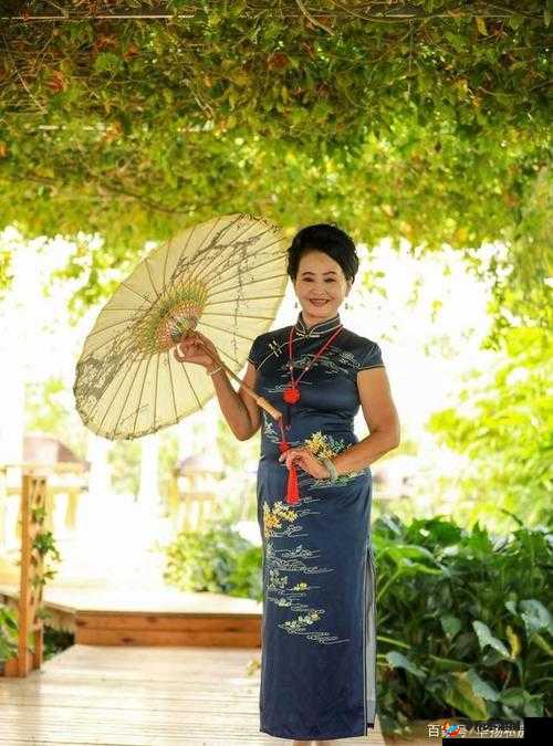梁佳芯旗袍平面拍摄现场：展现东方女性之美