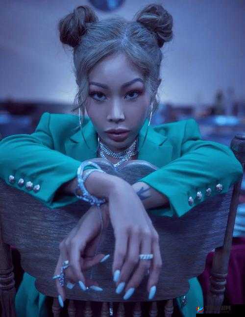 18 岁女 Rapper 是谁：引领嘻哈新风潮