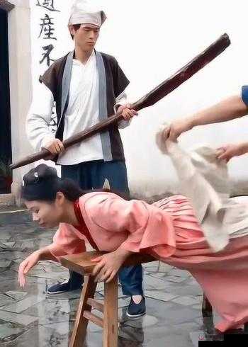 女人退了裙子重打三十大板：背后原因引人深思