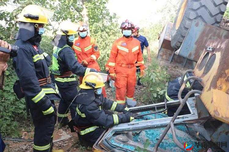 被压到落地窗前紧急救援行动