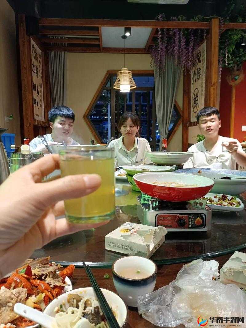 娜娜的生日轮换会：欢聚一堂，共度美好时光
