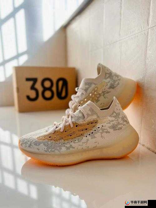 yeezy380 蜜桃粉与白色全新时尚潮流演绎