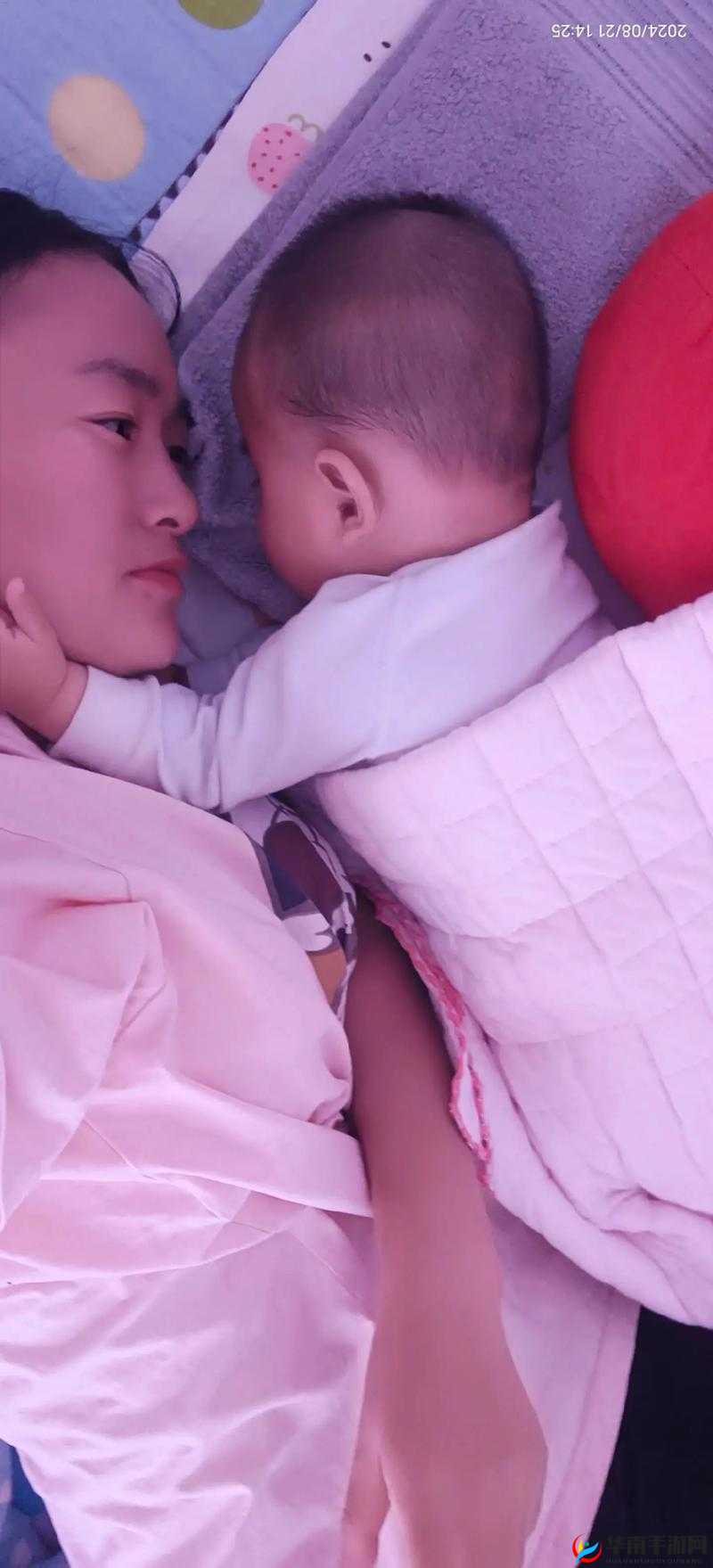 从后面抱着妈妈突然脸一红且该内容将无限期下架的特殊情况