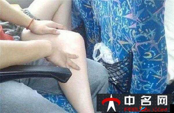 在公交车上我们激情演绎爱的故事