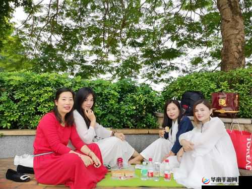 户外勾搭：丰满熟女与放牛姓的奇妙故事