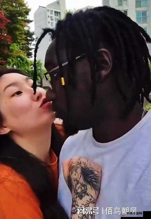 黑人之间激烈且充满激情的猛交场景呈现