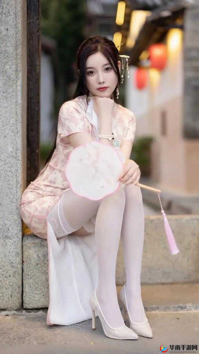 白丝美女高跟鞋，展现极致诱惑魅力