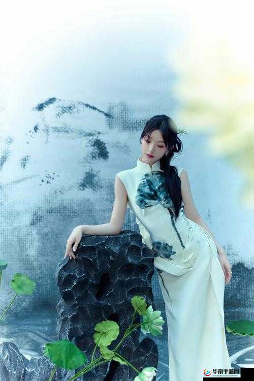 老师乖乖挽着裙子在线观看：她的美丽与优雅