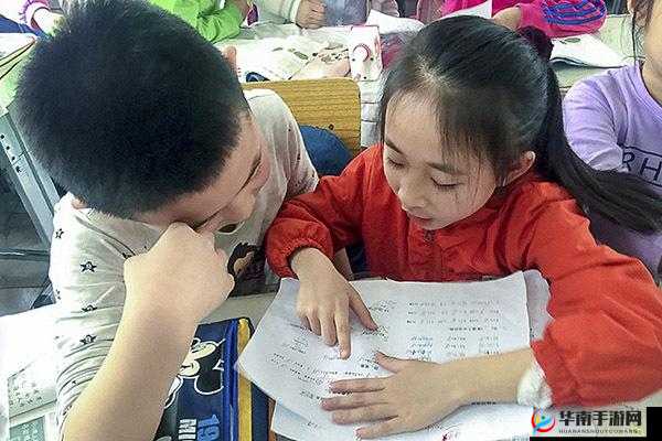 老师露出相关软件供学生合理玩：引导正确兴趣与成长