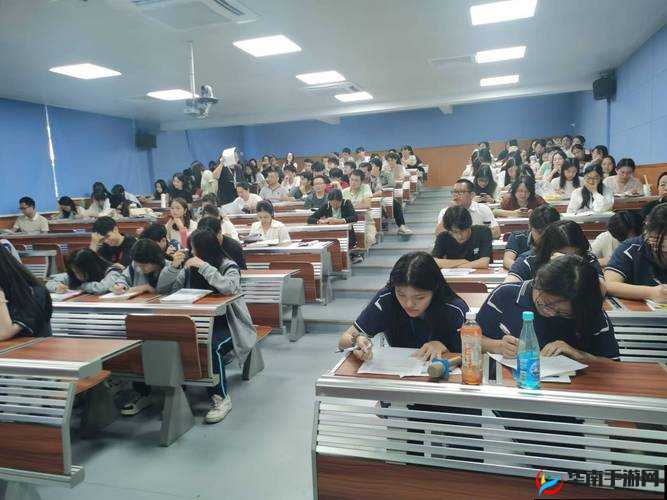 没带罩子让捏了一节课：探索课堂教育的新视角