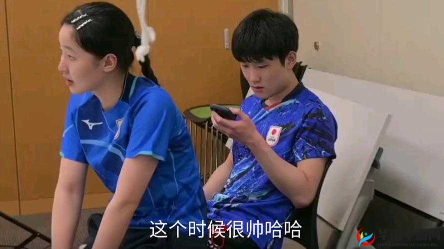 妹妹坐在我腿上自己动且亲密互动的奇妙时刻