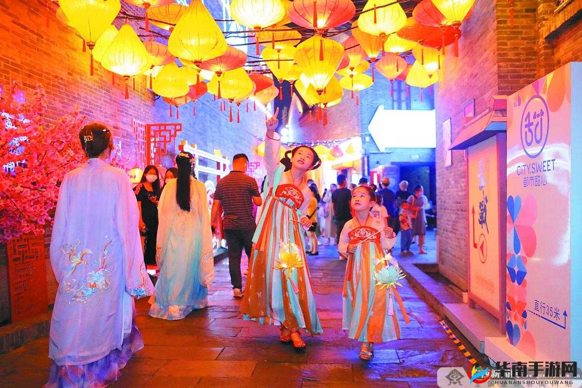 祁进与谁共度中秋佳节，共赏天街花灯，领略月色之美