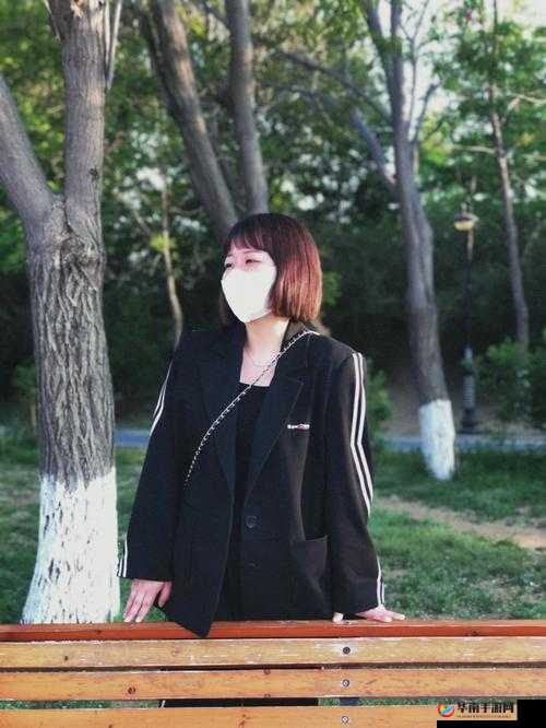 吕红刚一推开门就听见外面传来一阵嘈杂声
