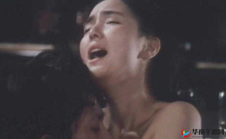 群体交乱中放荡娇妻的震撼 A 片视频