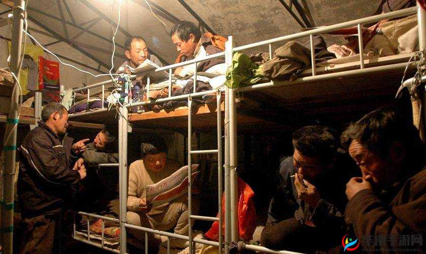 农民工工棚内：淫秽视频流出，是道德缺失还是另有隐情？
